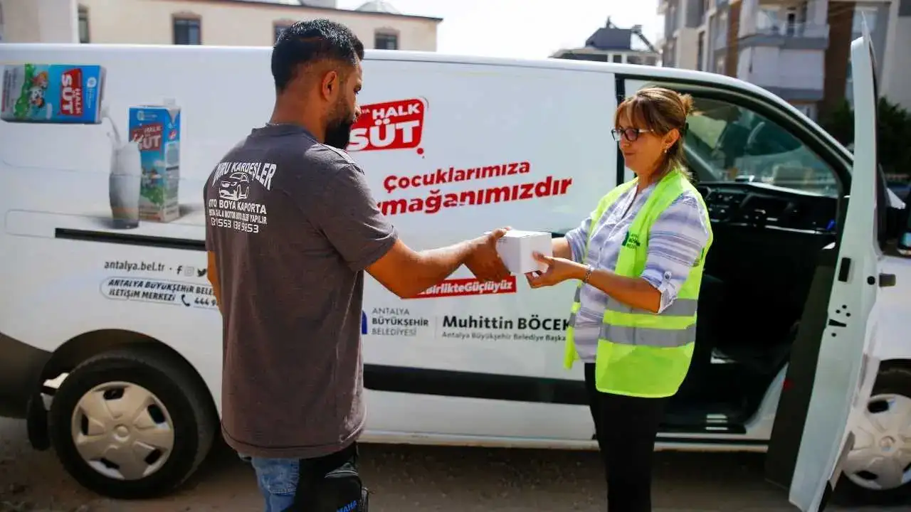 Antalya’da 773 Bin Litre Süt Kapılara Kadar Ulaştı! 1